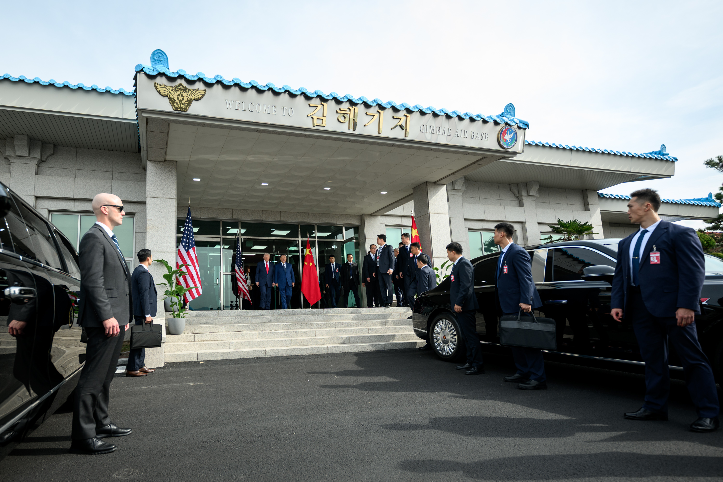 Trump bids farewell to Xi Jinping after bilateral meeting.